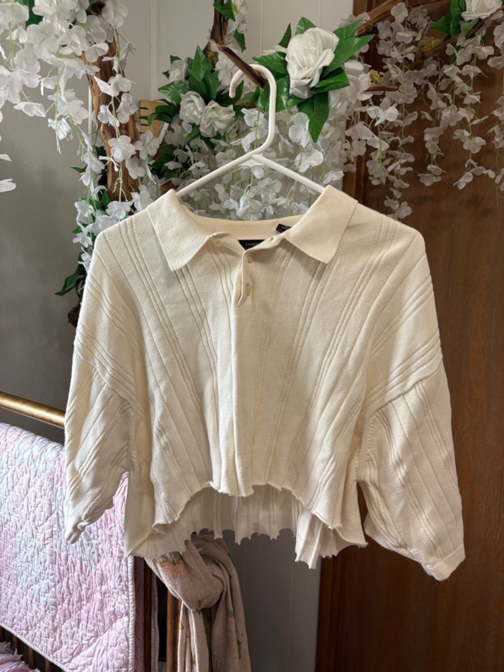 Cambridge Classic Vintage Cropped Collared Knit Top in Cream 100% Cotton